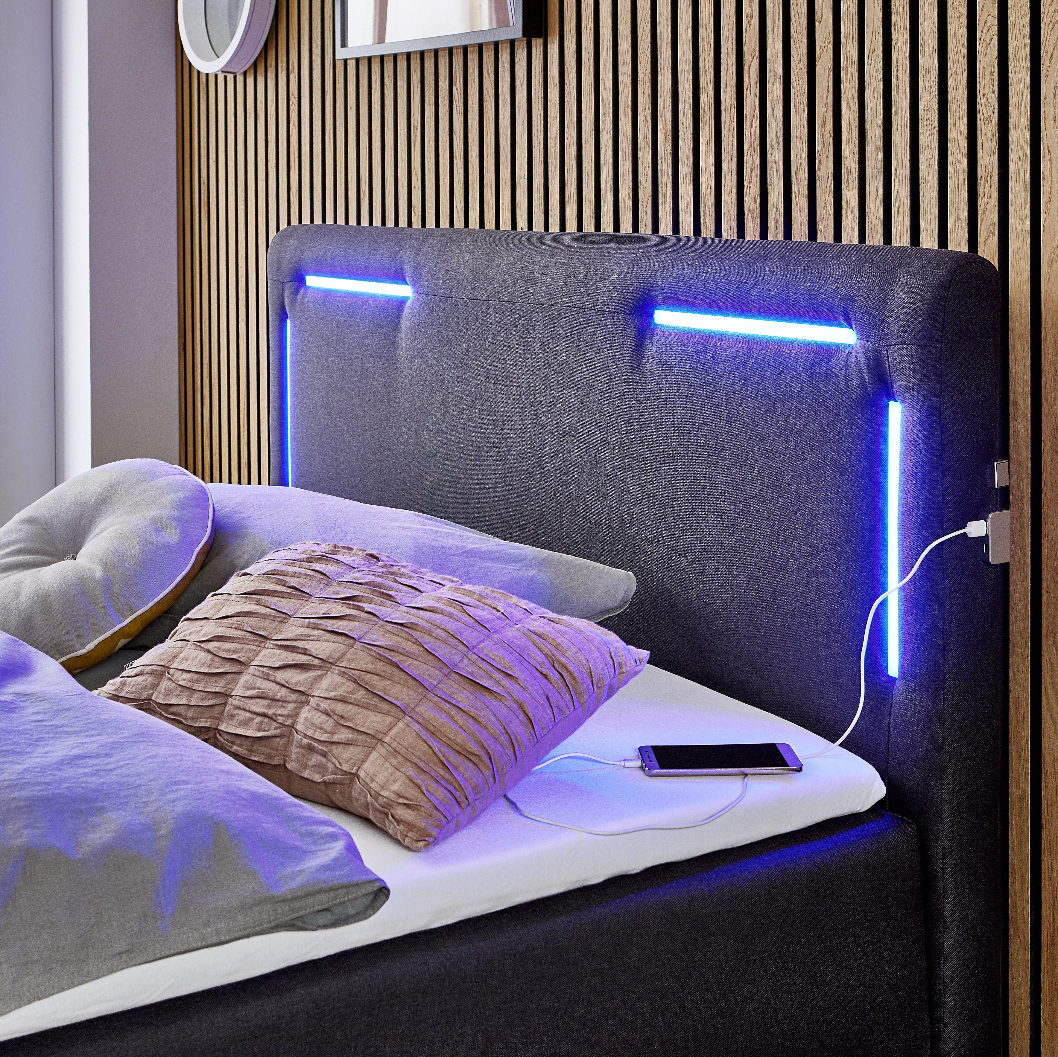 Boxspringbett mit LED-Beleuchtung 140x200cm